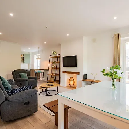 Apartment Simply Stunning 3 Bed With Free Parking