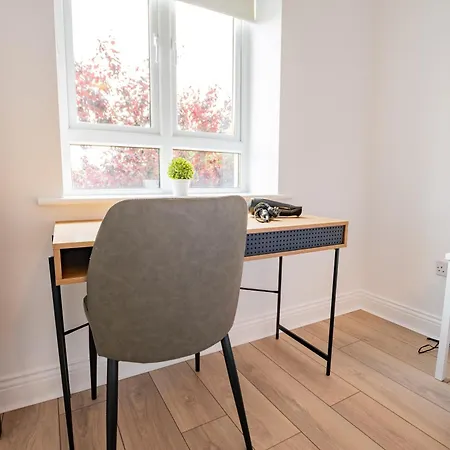 Apartment Simply Stunning 3 Bed With Free Parking *