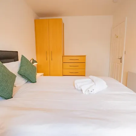 Simply Stunning 3 Bed With Free Parking Apartment